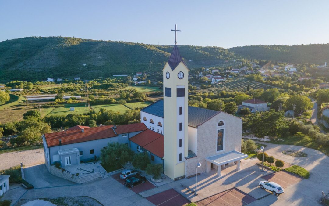 Monografija „SJAHALI KIĆENI SVATOVI“